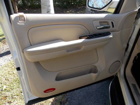 Used 2007 Cadillac Escalade 2WD w/ Information Package image 23