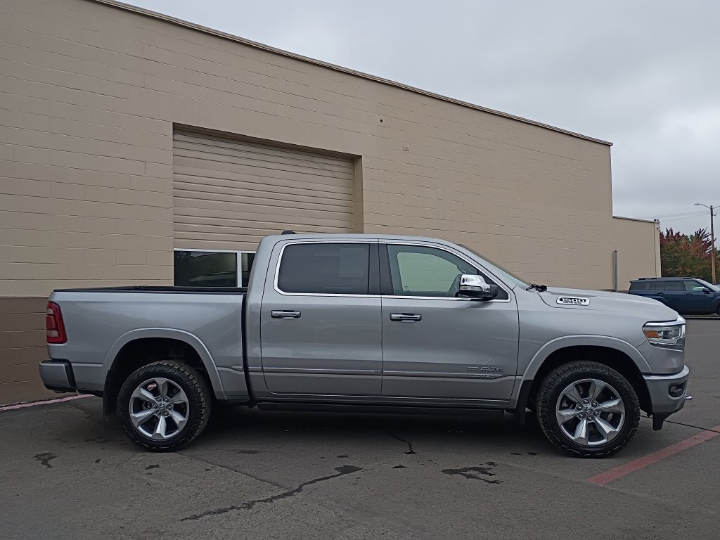 Used 2022 RAM 1500 Limited w/ Body-Colour Bumper Group AWD/4WD image 3