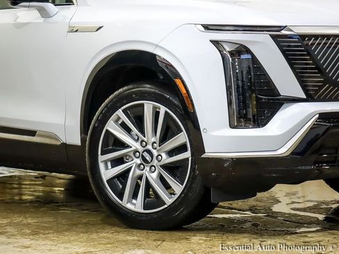 New 2026 Cadillac Vistiq Luxury w/ LPO, Floor Liner Package image 3