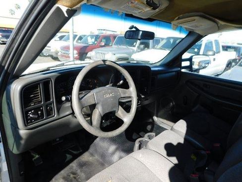 Used 2005 GMC Sierra 3500 W/T image 9