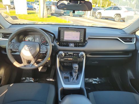 Used 2022 Toyota RAV4 LE image 11