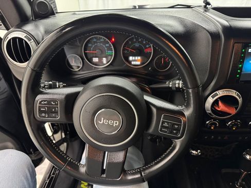 Used 2012 Jeep Wrangler Unlimited Rubicon AWD/4WD image 28