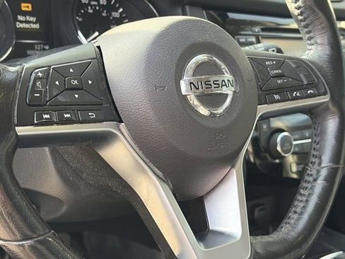 Used 2017 Nissan Rogue SL w/ SL Premium Package image 12