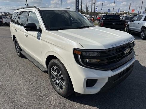 New 2025 Ford Expedition Active image 3