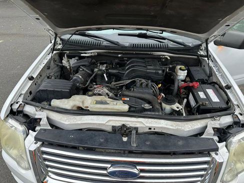 Used 2010 Ford Explorer XLT image 16