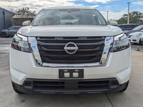 Used 2022 Nissan Pathfinder SV image 3
