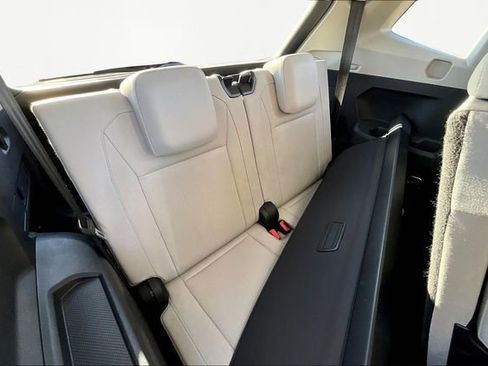 Used 2022 Volkswagen Tiguan SE image 30