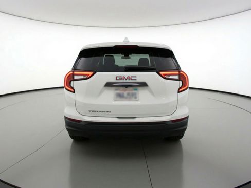 Used 2024 GMC Terrain SLE image 7