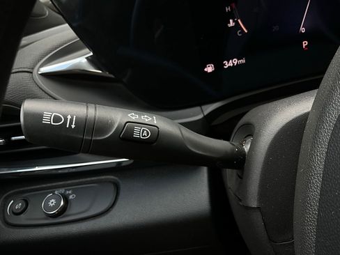 Used 2025 Buick Envista Preferred image 35