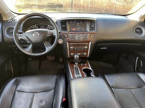 Used 2019 Nissan Pathfinder Platinum image 12