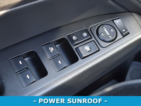 Used 2017 Hyundai Elantra Limited w/ Limited Tech Package 04 image 7