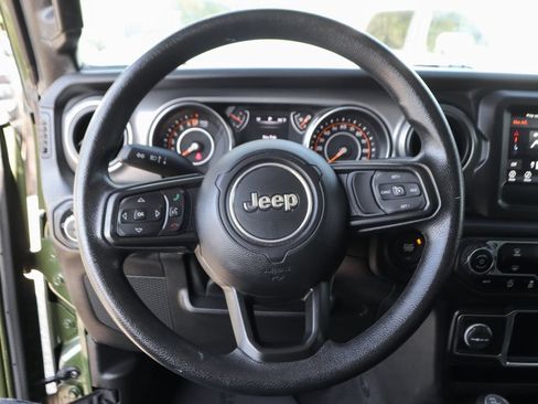 Used 2023 Jeep Gladiator Sport AWD/4WD image 19