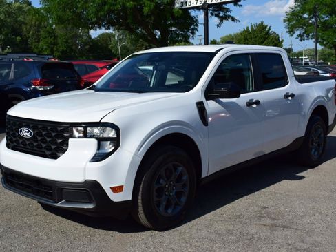 Used 2025 Ford Maverick XLT w/ Equipment Group 301A AWD/4WD image 2
