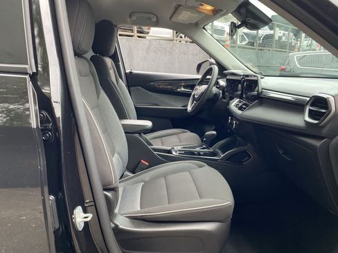 Used 2025 Chevrolet TrailBlazer LT AWD/4WD image 19