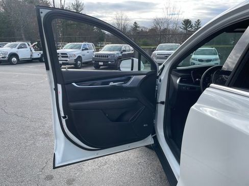 Used 2025 Cadillac XT5 Premium Luxury image 28