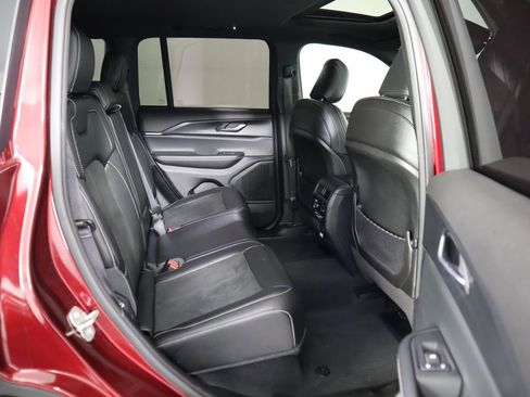 Used 2023 Jeep Grand Cherokee Altitude image 22