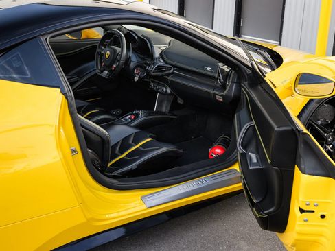 Used 2010 Ferrari 458 Italia Coupe RWD image 33