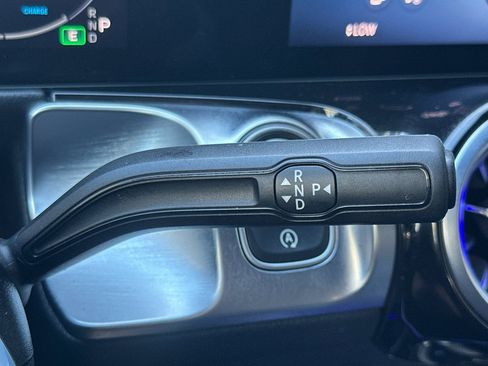 Used 2025 Mercedes-Benz GLB 250 250 image 27