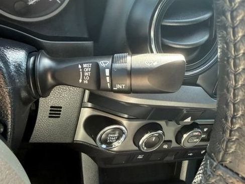 Used 2021 Toyota Tacoma TRD Off-Road AWD/4WD image 22