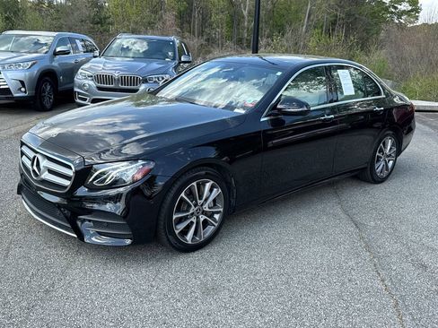 Used 2018 Mercedes-Benz E 400 4MATIC Sedan image 3