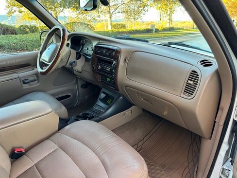 Used 1999 Ford Explorer Limited image 17
