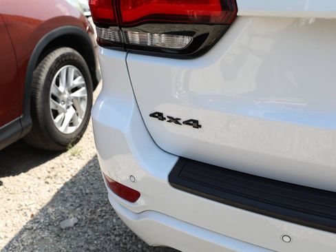 Used 2019 Jeep Grand Cherokee Altitude AWD/4WD image 8