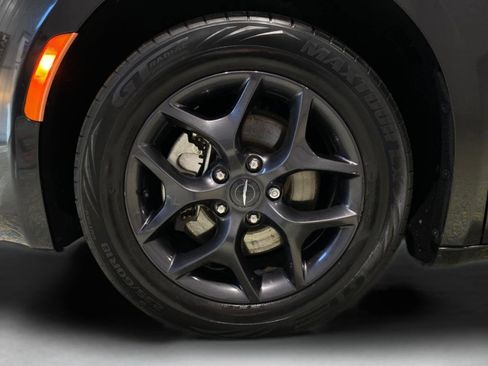 Used 2018 Chrysler Pacifica Touring-L w/ Premium Audio Group image 8