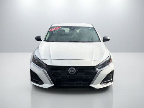Used 2024 Nissan Altima 2.5 SV FWD image 2