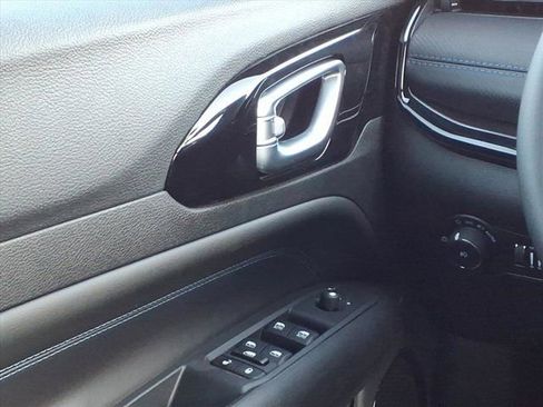 New 2026 Jeep Compass Latitude image 13