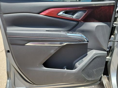 Used 2025 Chevrolet Traverse Z71 AWD/4WD image 11