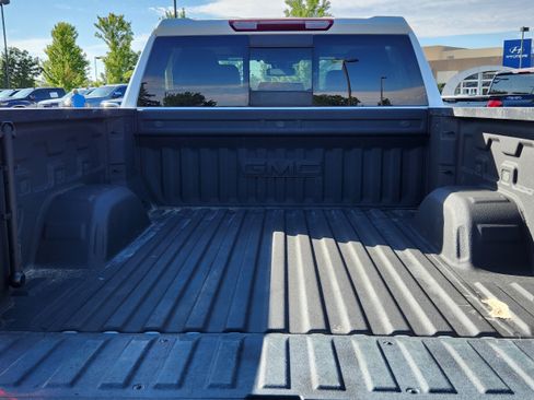 Used 2022 GMC Sierra 1500 SLT w/ SLT Premium Plus Package AWD/4WD image 11