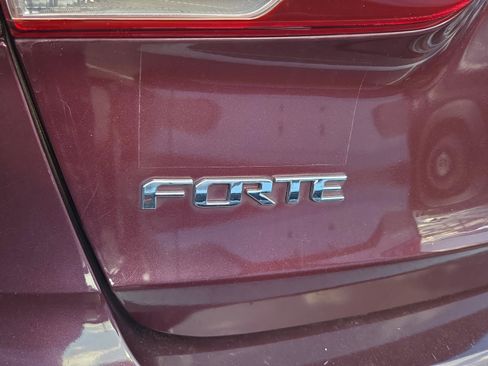 Used 2017 Kia Forte LX FWD image 6