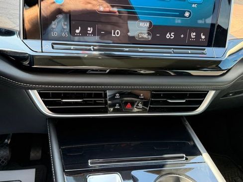 Used 2024 Volkswagen Atlas SE image 22