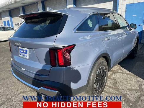 Used 2024 Kia Sorento S FWD image 3