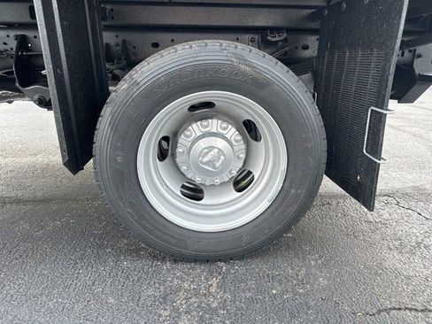 New 2024 RAM 5500 Tradesman image 27