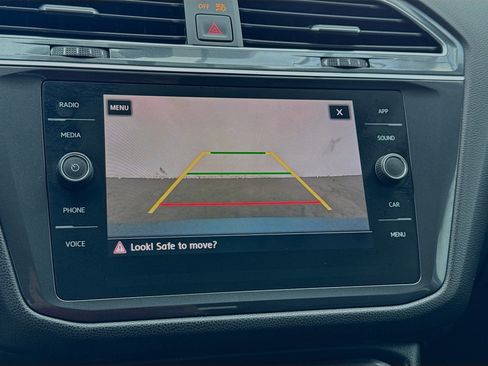 Used 2020 Volkswagen Tiguan SE w/ Panoramic Sunroof Package image 10