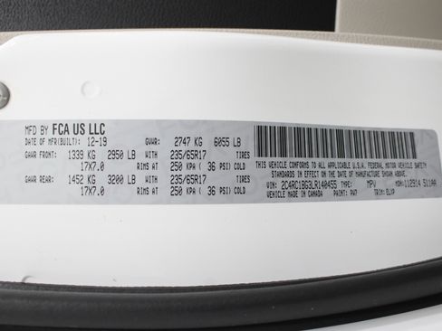 Used 2020 Chrysler Pacifica Touring-L FWD image 38