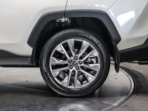 Used 2022 Toyota RAV4 XLE Premium FWD image 10