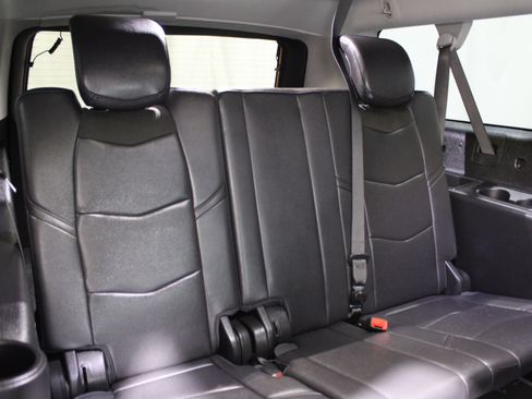 Used 2019 Cadillac Escalade ESV Luxury image 31
