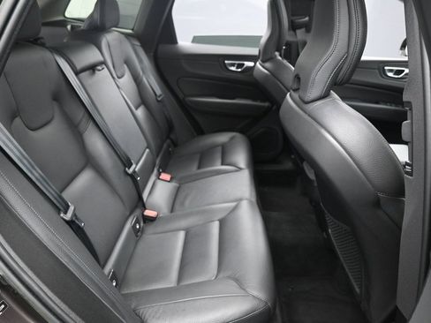 Used 2023 Volvo XC60 B5 Plus image 37