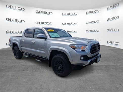 Used 2022 Toyota Tacoma SR5 w/ Technology Package RWD image 1