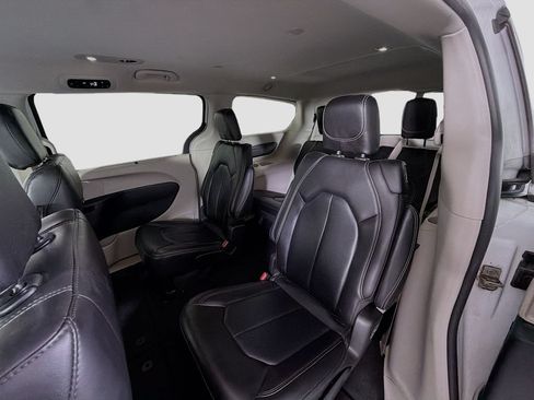 Used 2023 Chrysler Pacifica Touring-L FWD image 24
