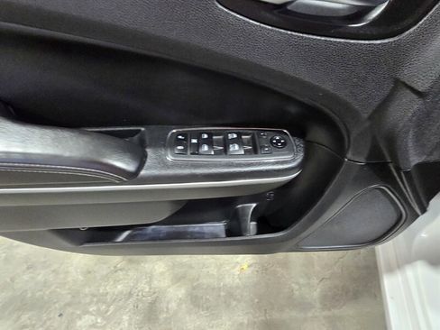 Used 2019 Chrysler 300 S image 12