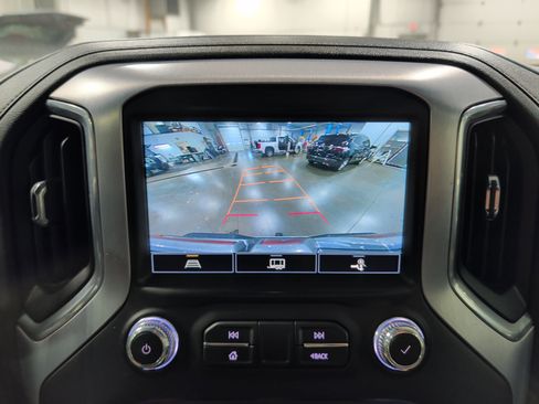 Used 2022 GMC Sierra 2500 SLT w/ X31 Off-Road Package image 11