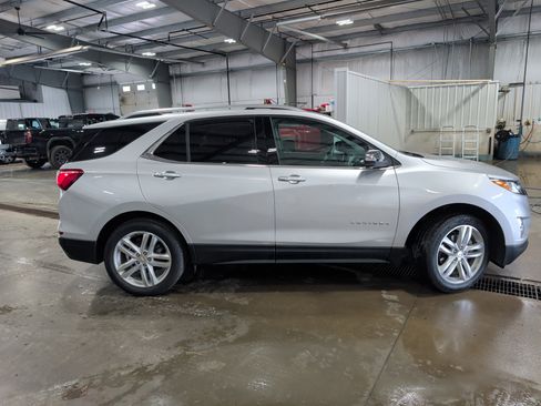 Used 2019 Chevrolet Equinox Premier AWD/4WD image 2