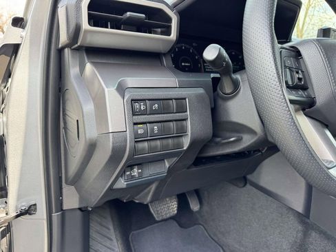 Used 2025 Toyota Tacoma TRD Off-Road image 10