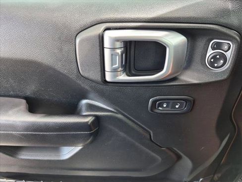 Used 2019 Jeep Wrangler Unlimited Rubicon w/ Dual Top Group AWD/4WD image 15