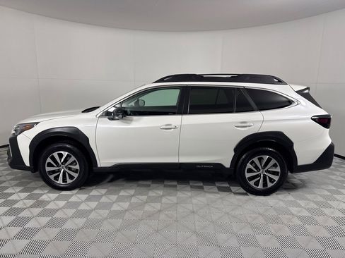 Used 2023 Subaru Outback Premium image 8