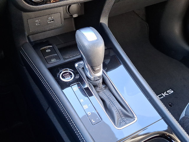 Used 2023 Nissan Kicks SR w/ SR Premium Package FWD image 14