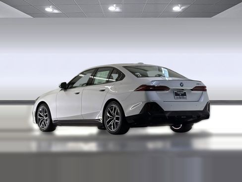 New 2026 BMW i5 eDrive40 w/ M Sport Package RWD image 3